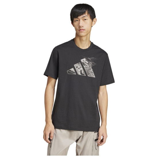 Adidas Ανδρική κοντομάνικη μπλούζα City Escape Logo Graphic Tee Adidas Ανδρική κοντομάνικη μπλούζα City Escape Logo Graphic Tee